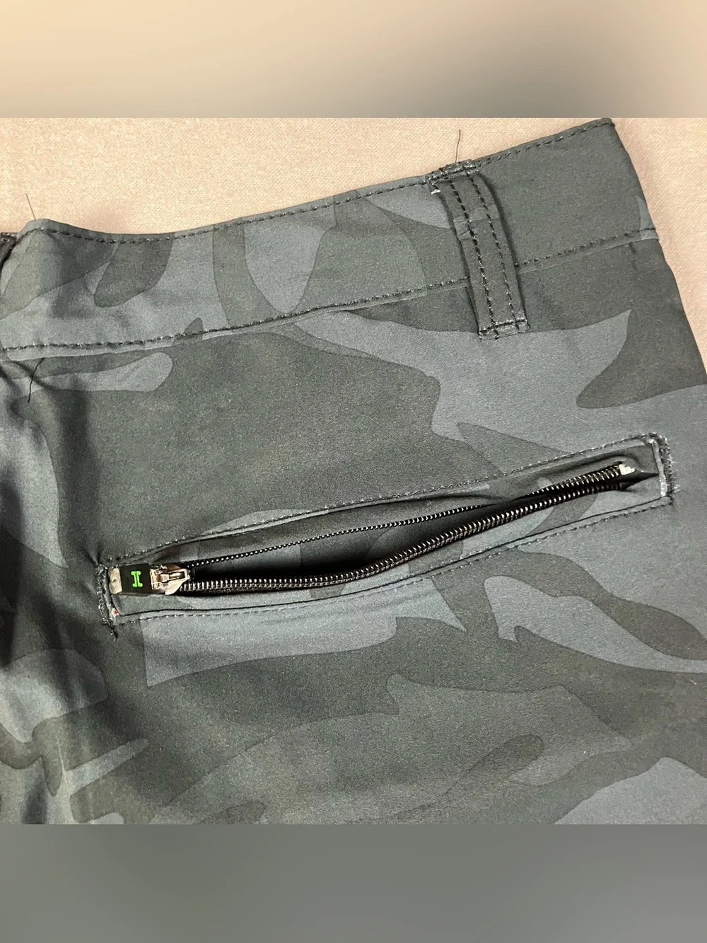 Hawke & Co. Men’s Size 30 Stretch Hybrid Performance Shorts Black Camo NWT!